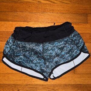 Lululemon 2.5 speed up shorts! Size 4